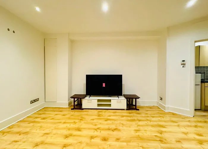 London Luxxe Apartments, Kensington & Chelsea, Central London Prime Location, With Many Stations, Westfield Shopping Centre Mins Away Walk