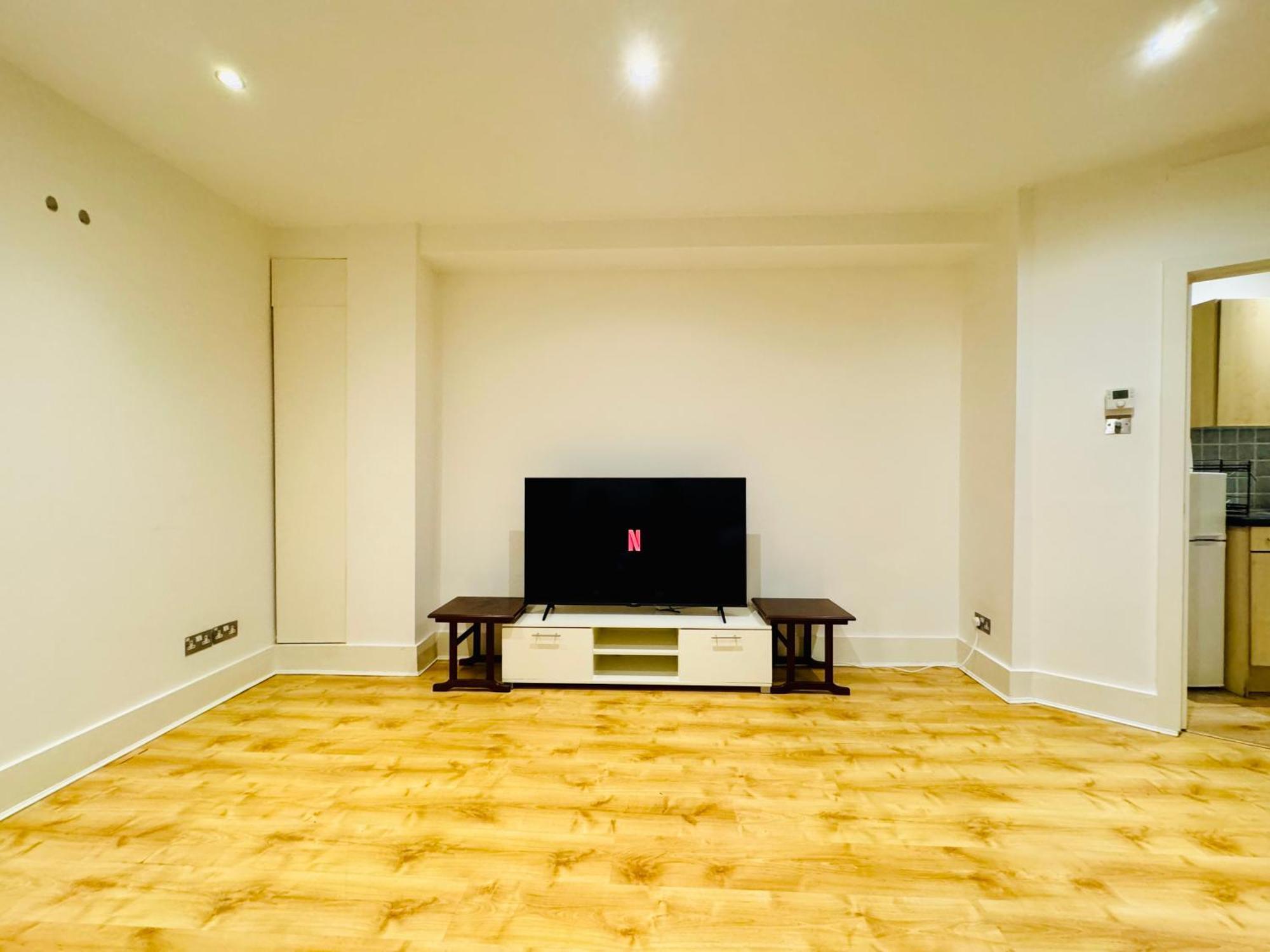 Luxxe Apartments, Kensington & Chelsea, Prime Location, With Many Stations, Westfield Shopping Centre Mins Away Walk Apartamento Londres