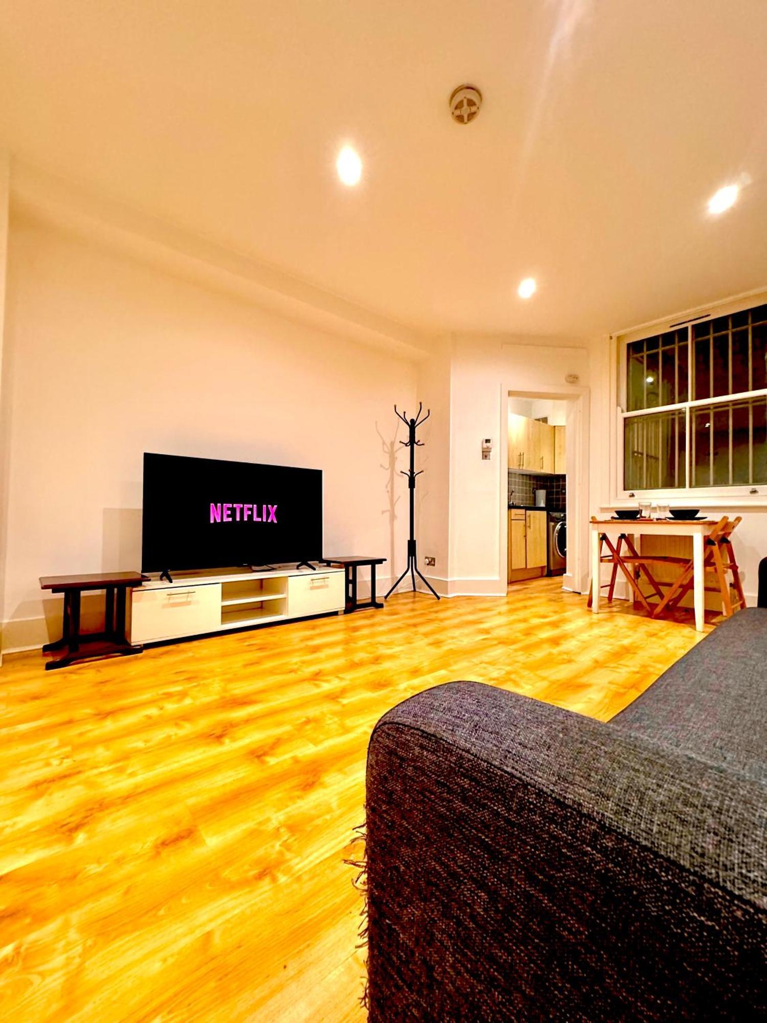 Apartamento Luxxe Apartments, Kensington & Chelsea, Prime Location, With Many Stations, Westfield Shopping Centre Mins Away Walk *